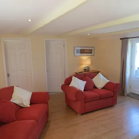 Courtyard Farm Cottages Mill End *